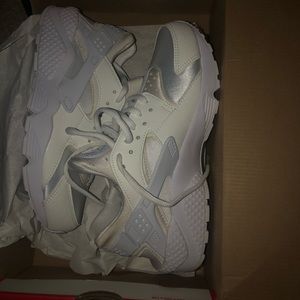 White Huaraches 7.5 BRAND NEW WITH BOX